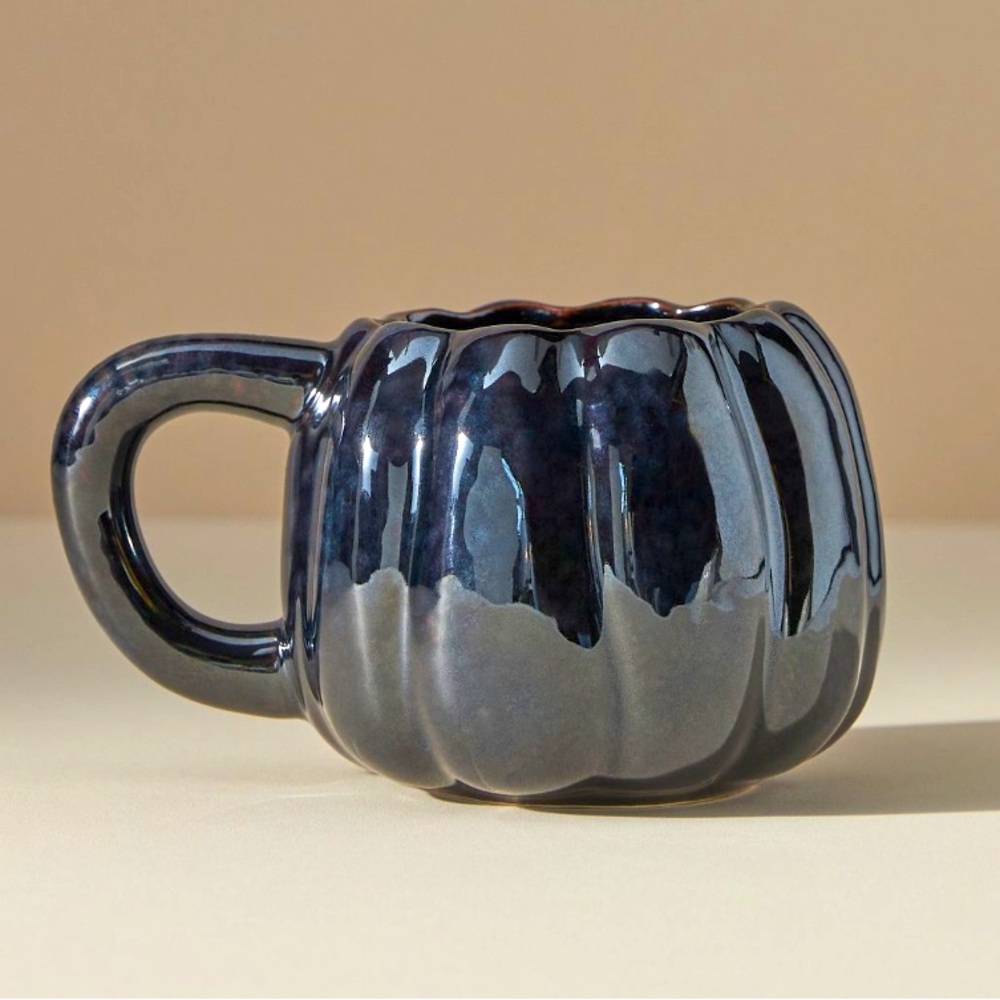 Black ceramic shiny pumpkin mug